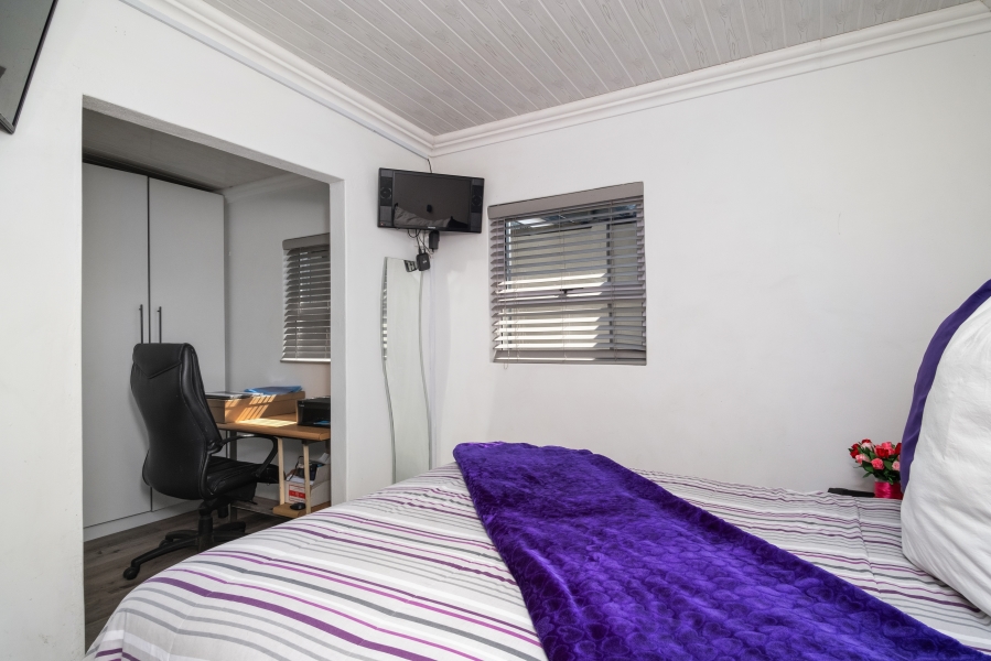 5 Bedroom Property for Sale in Wynberg Western Cape